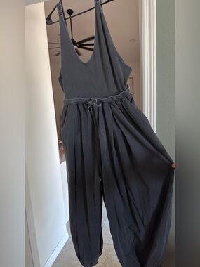 FREE PEOPLE Zon Women's Gray Wide-Leg Jumpsuit with Drawstring Waist